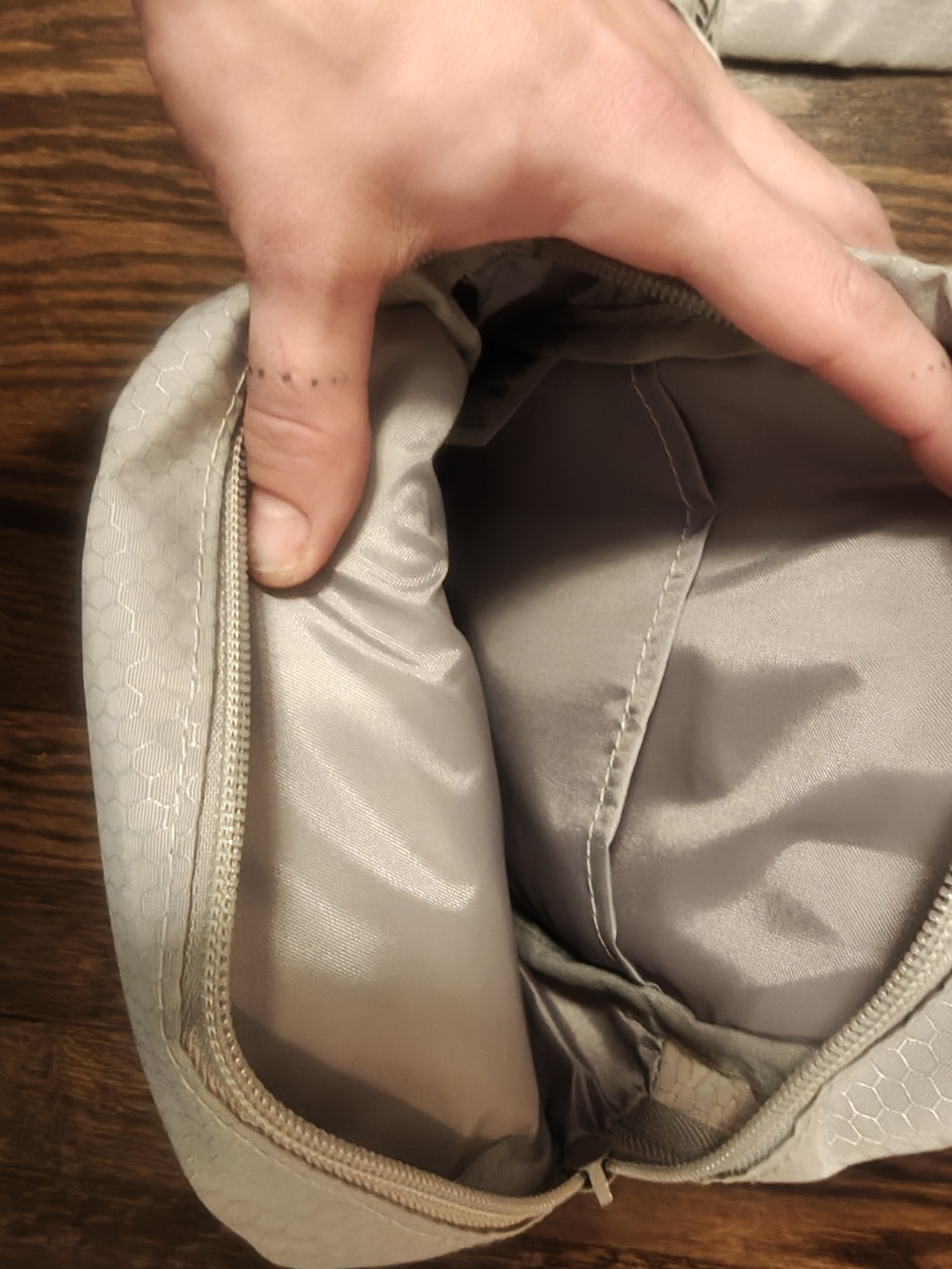 Reebok Gray Sling Bag - Lightweight Crossbody - Picture 4 of 7